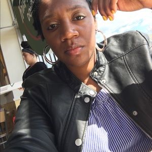 Meet your Posher, Equena